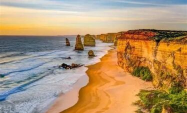 Travelling the Great Ocean Road - 12 Apostles